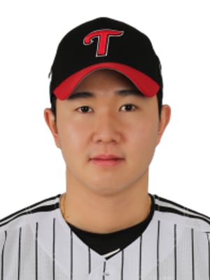 유영찬 선수 사진